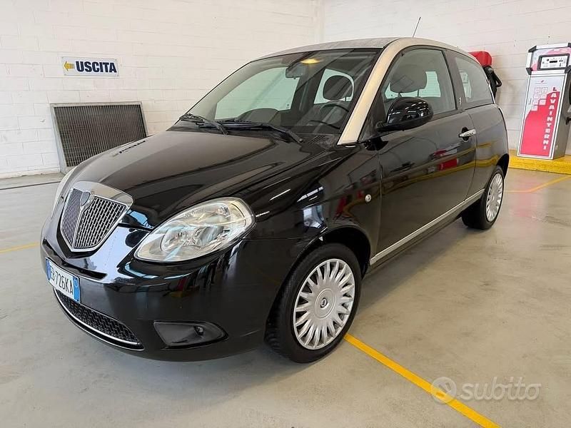 Gebraucht Lancia Ypsilon 69 PS (50 kW) 2010 Schwarz Kleinwagen