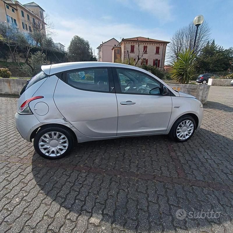 Usata Lancia Ypsilon Platinum 69 CV (50 kW) 2013 Grigio Utilitaria