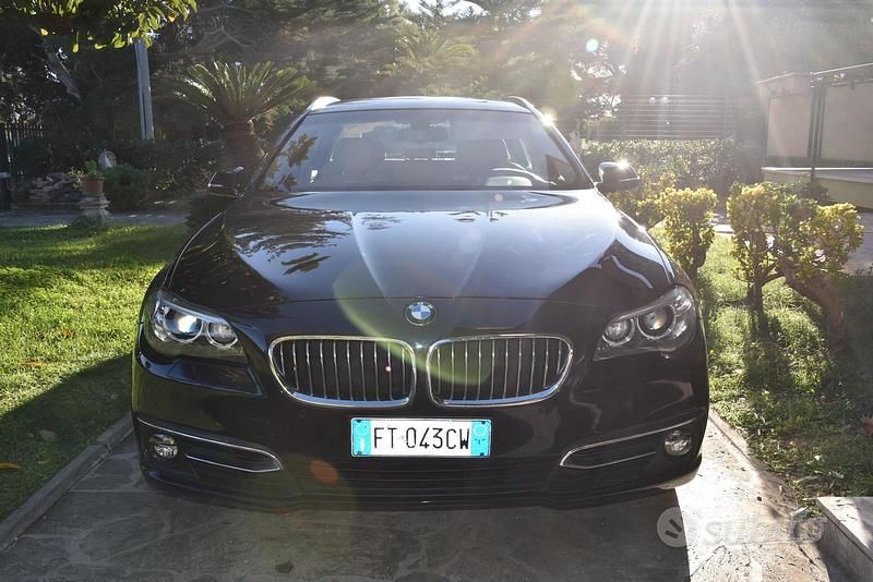 Blu Usata 2014 BMW 520 Luxury Line Station wagon | 15.500 € (Molto cara) - Immagine 1/4