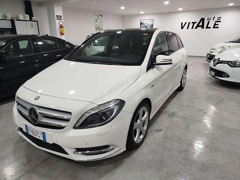Usata Mercedes B200 Premium 136 CV (100 kW) 2015 Bianco Monovolume