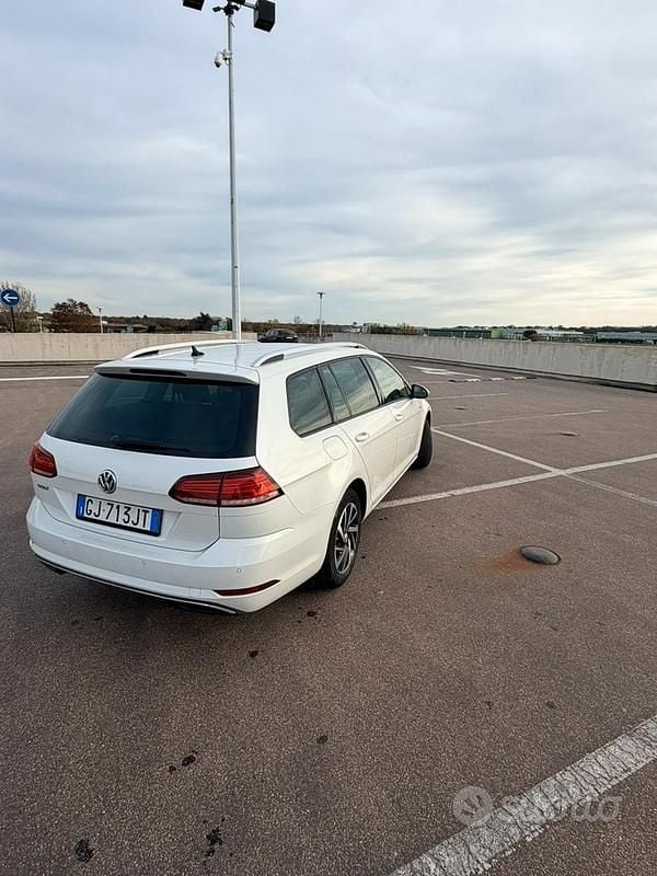 Second-hand VW Golf VII Highline 116 CP (85 kW) 2017 Alb Break