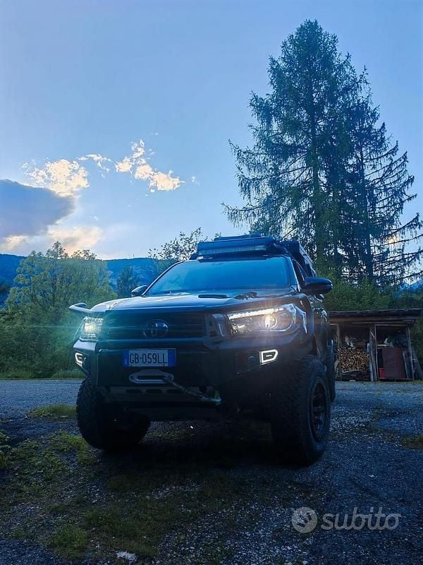 Usata Toyota HiLux 150 CV (110 kW) 2020 Nero Pick-up