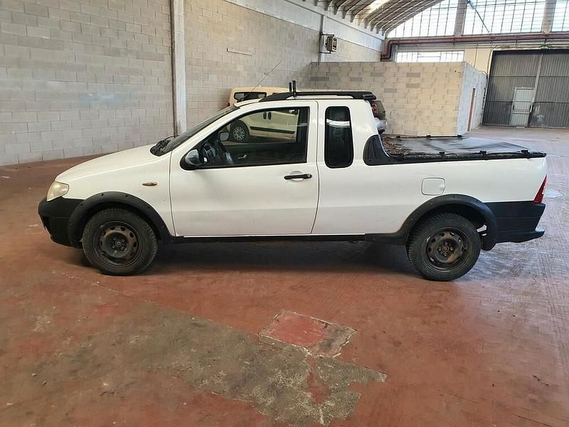 Usata Fiat Strada 84 CV (61 kW) 2009 Bianco Pick-up