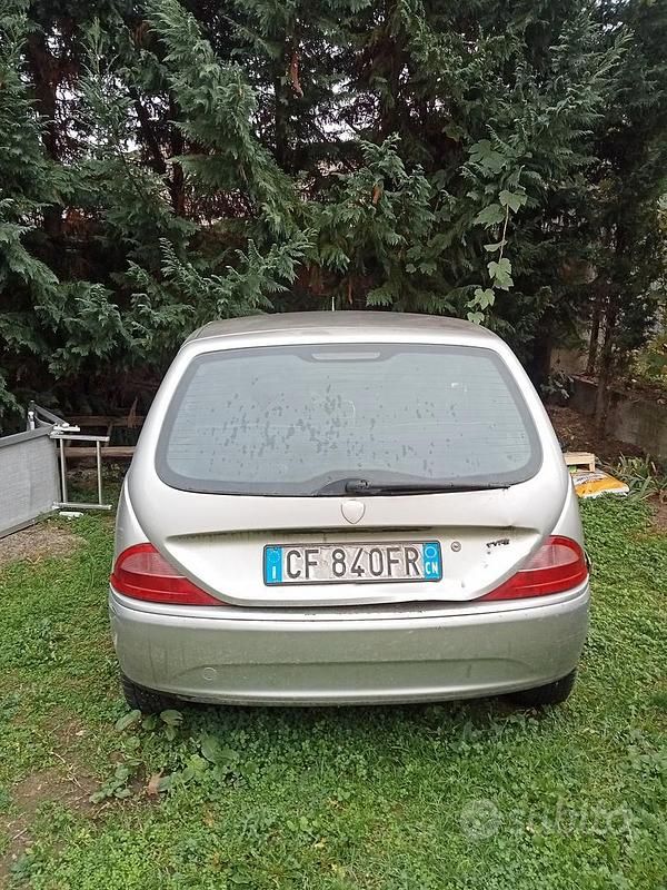 Usata Lancia Ypsilon 80 CV (58 kW) 2003 Grigio Utilitaria