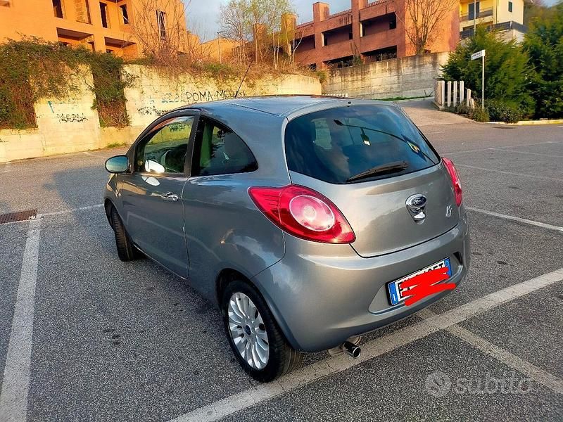 Usata Ford Ka 69 CV (50 kW) 2014 Grigio Berlina