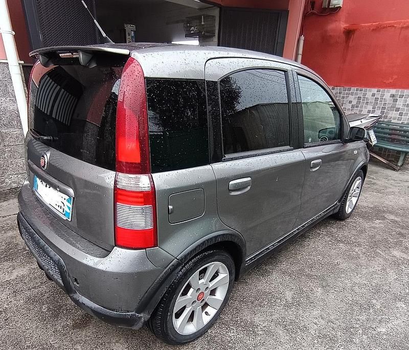 Usata Fiat Panda 100 CV (73 kW) 2007 Utilitaria