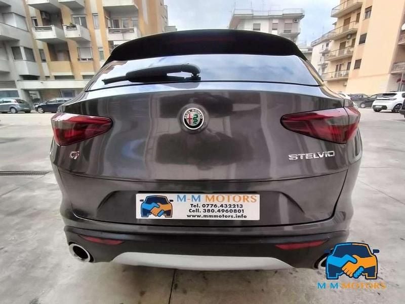 Usata Alfa Romeo Stelvio 209 CV (153 kW) 2018 Grigio SUV