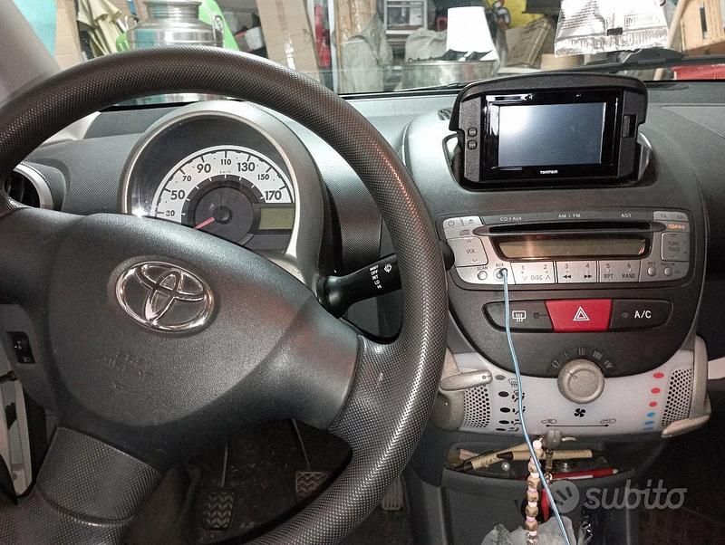 Usata Toyota Aygo Connect Style 68 CV (50 kW) 2011 Bianco Utilitaria