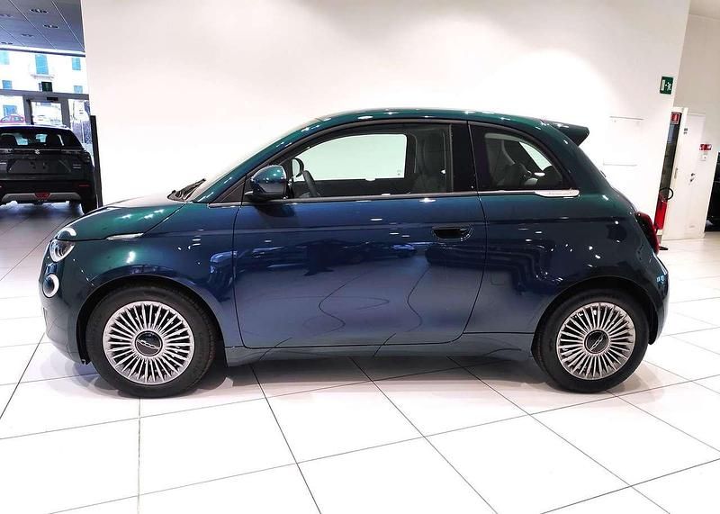 Nuova Fiat 500 Pop 65 CV (47 kW) 2026 Blu/azzurro Berlina