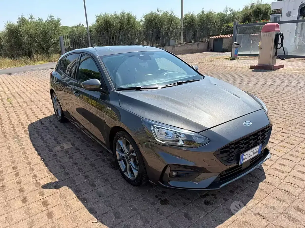 Usata Ford Focus ST-Line 120 CV (88 kW) 2020 Grigio Berlina