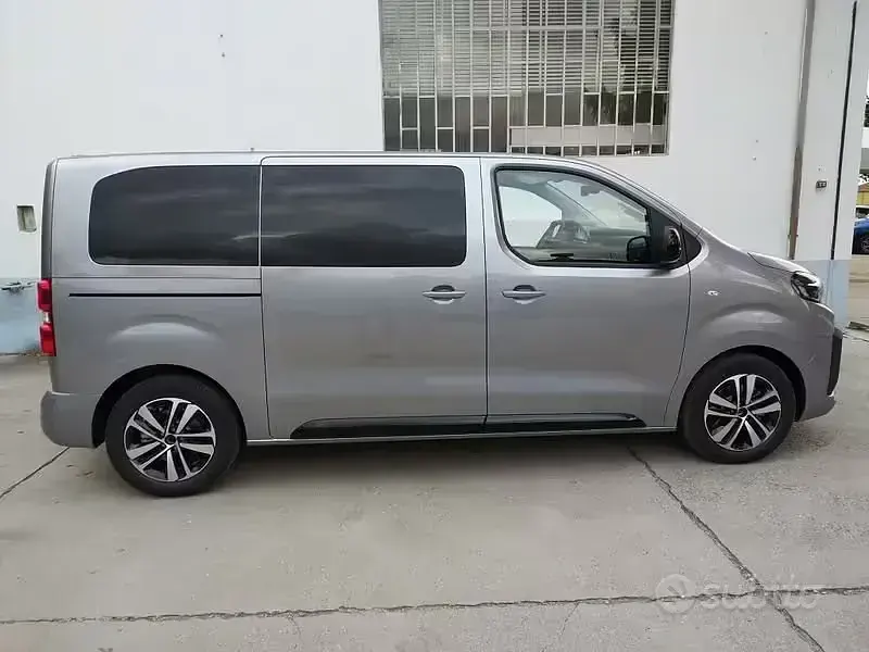 Nuova Peugeot Traveller Business-Line 2026 Grigio Monovolume