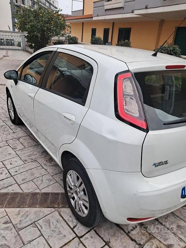 Usata Fiat Grande Punto 70 CV (51 kW) 2012 Utilitaria
