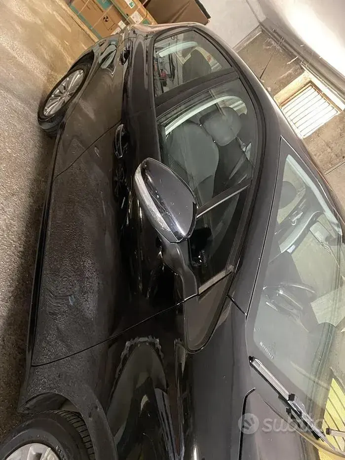 Usata Peugeot 208 Active 82 CV (60 kW) 2016 Nero Utilitaria