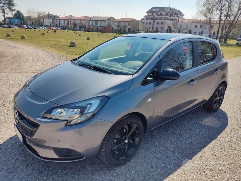Usata Opel Corsa Edition 90 CV (66 kW) 2018 Grigio Berlina