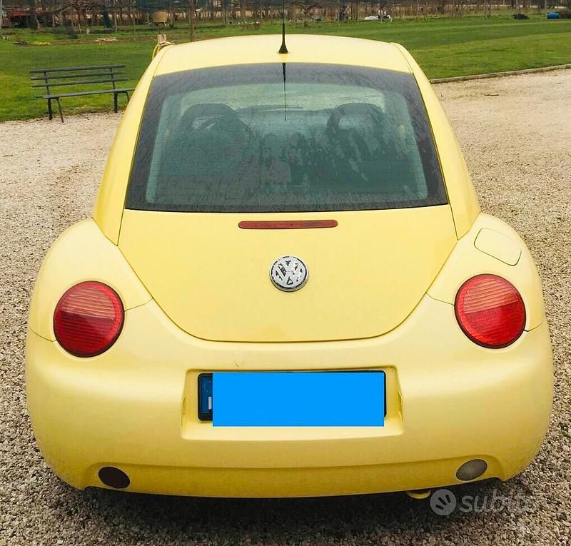 Usata VW New Beetle 90 CV (66 kW) 1999 Giallo Utilitaria
