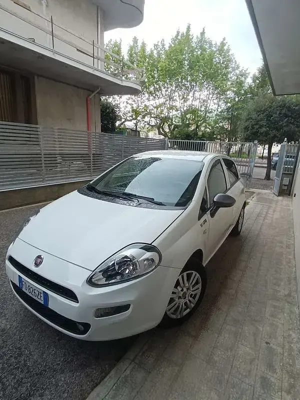 Usata Fiat Grande Punto Young 69 CV (50 kW) 2016 Utilitaria