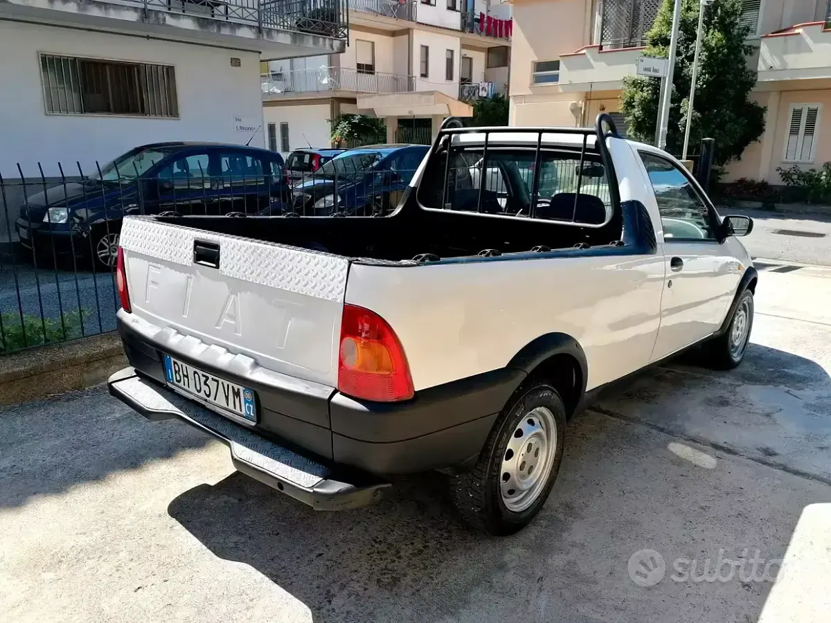 Usata Fiat Strada 69 CV (50 kW) 2000 Bianco Pick-up