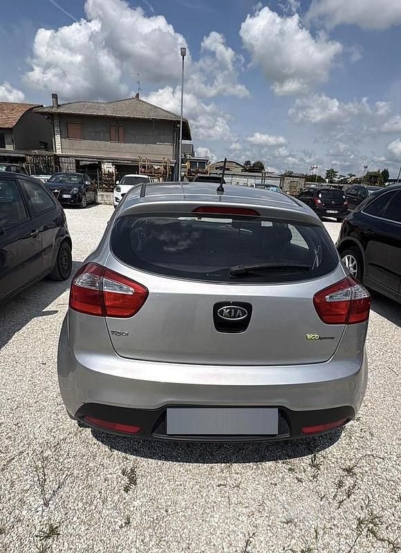 Usata Kia Rio 75 CV (55 kW) 2012 Grigio Berlina