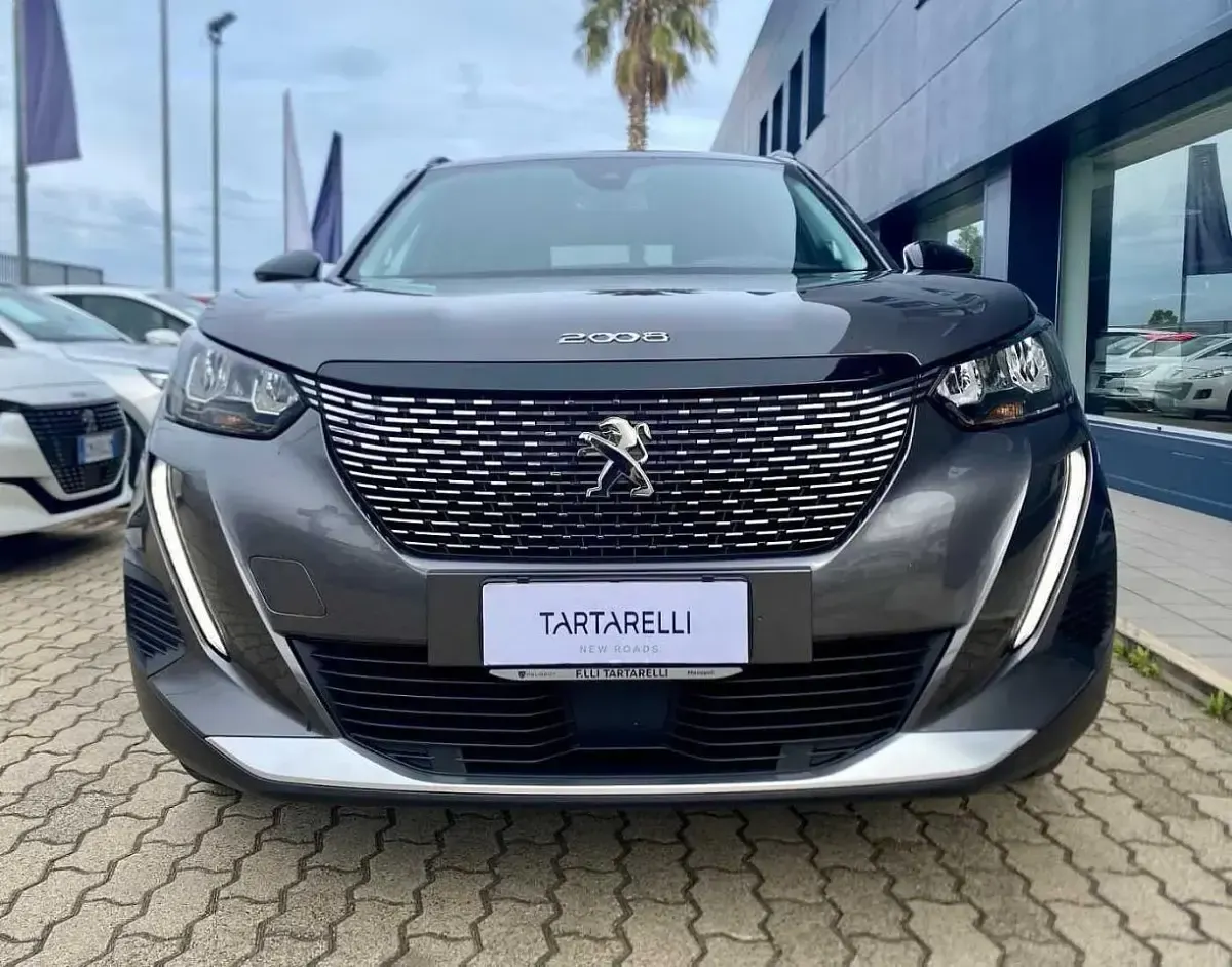 Usata Peugeot 2008 Allure 101 CV (74 kW) 2022 Grigio SUV