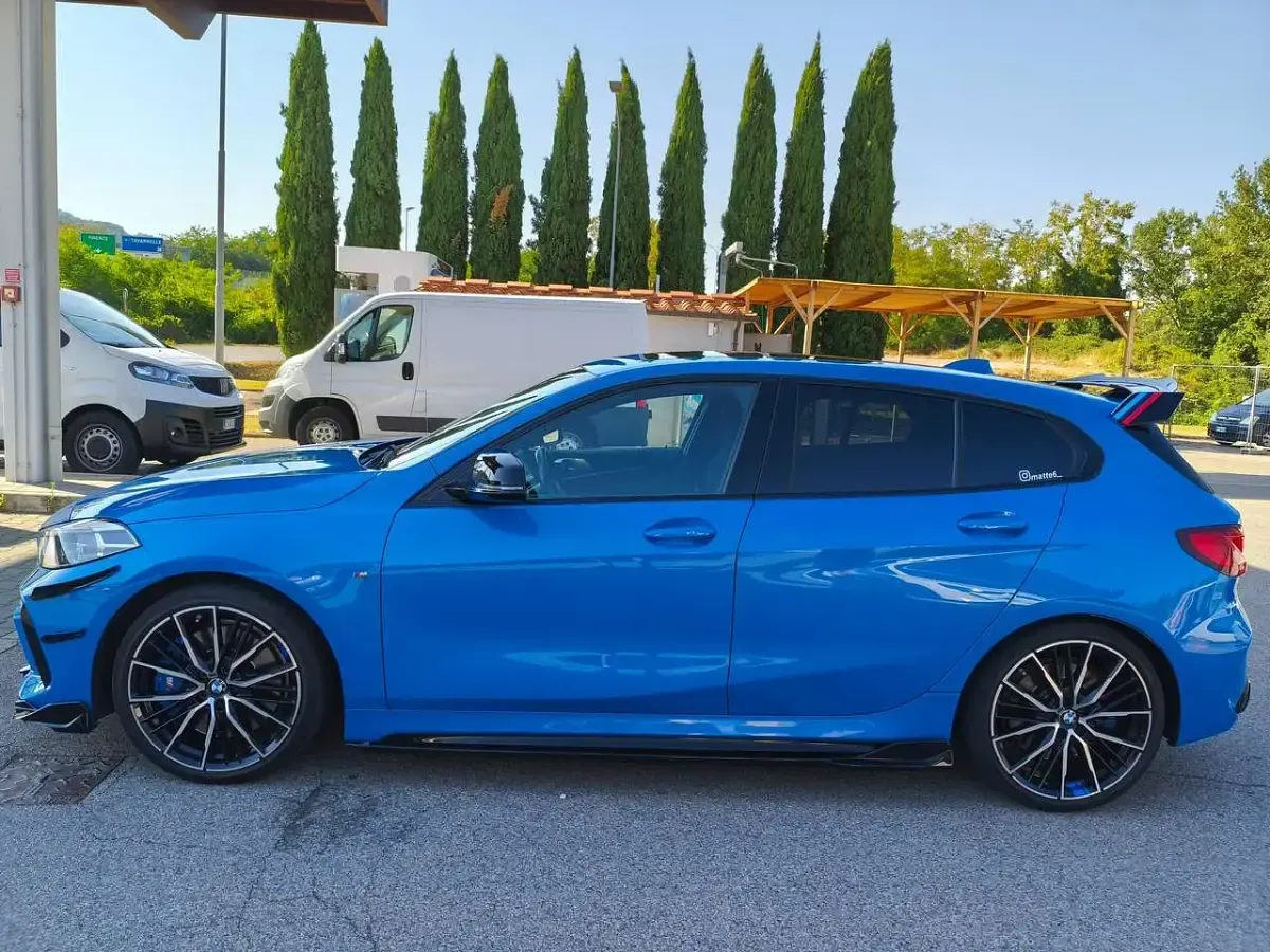 Usata BMW M135 306 CV (225 kW) 2021 Blu metallizzato Utilitaria