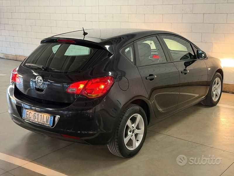 Usata Opel Astra Enjoy 115 CV (84 kW) 2010 Nero Berlina