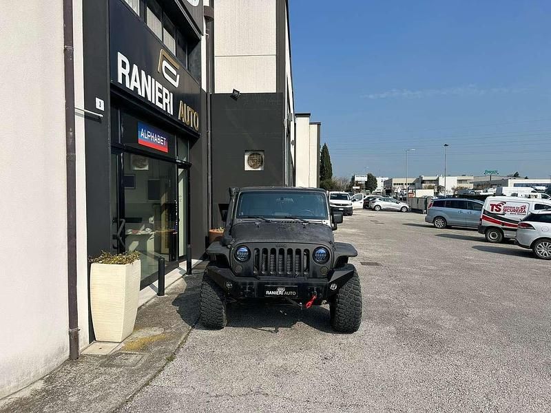 Usata Jeep Wrangler Sahara 177 CV (130 kW) 2010 Nero SUV