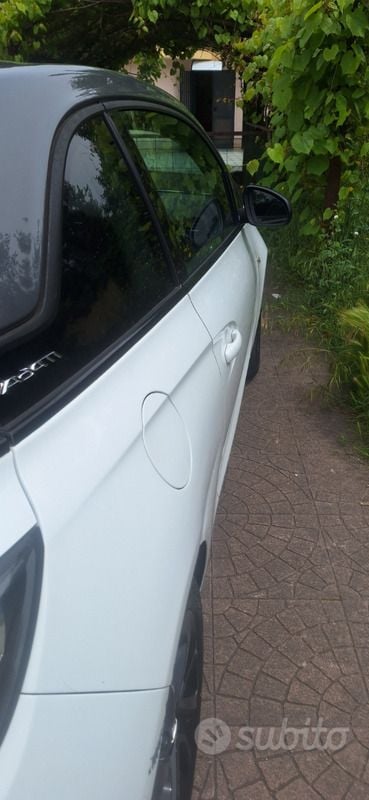 Usata Opel Adam Rocks 87 CV (63 kW) 2016 Bianco Utilitaria