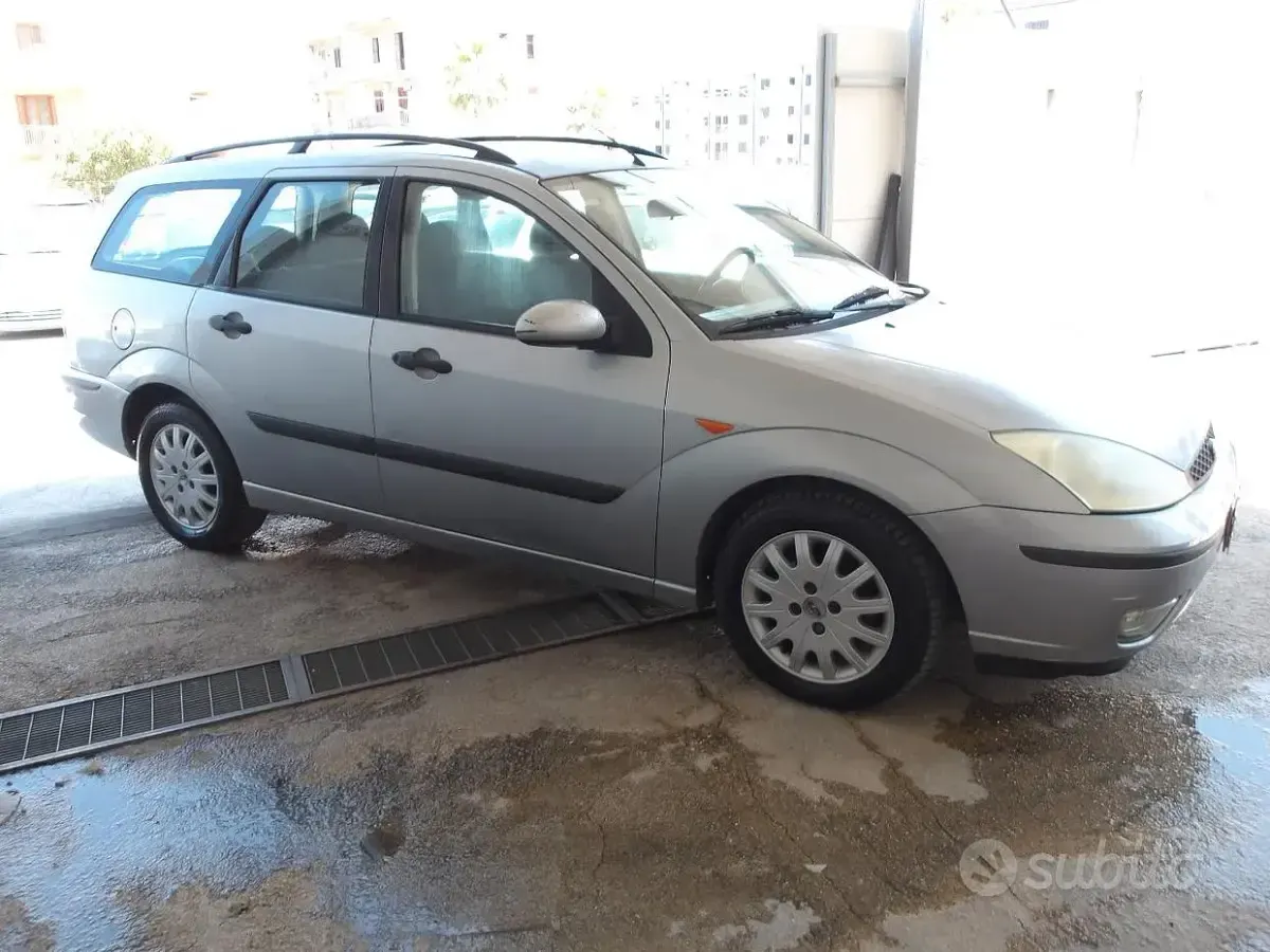 Usata Ford Focus 101 CV (74 kW) 2003 Grigio Station wagon