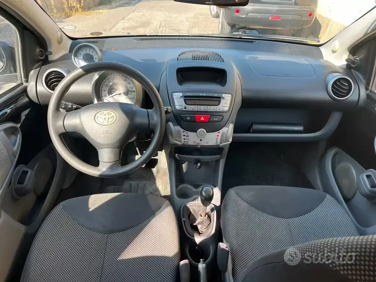 Usata Toyota Aygo Sol 68 CV (50 kW) 2009 Nero Utilitaria