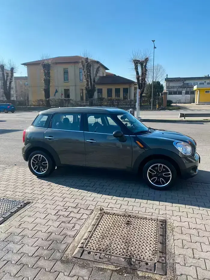 Usata Mini One Countryman 98 CV (72 kW) 2010 Marrone SUV