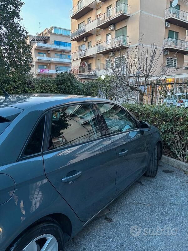 Usata Audi A1 Sportback Ambiente 116 CV (85 kW) 2015 Grigio Utilitaria