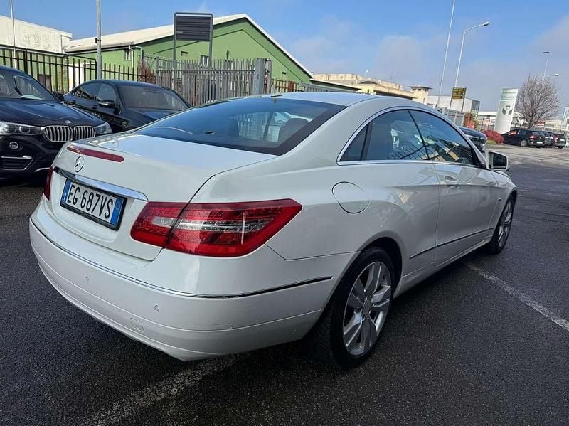 Usata Mercedes E250 Avantgarde 204 CV (150 kW) 2010 Bianco Coupé