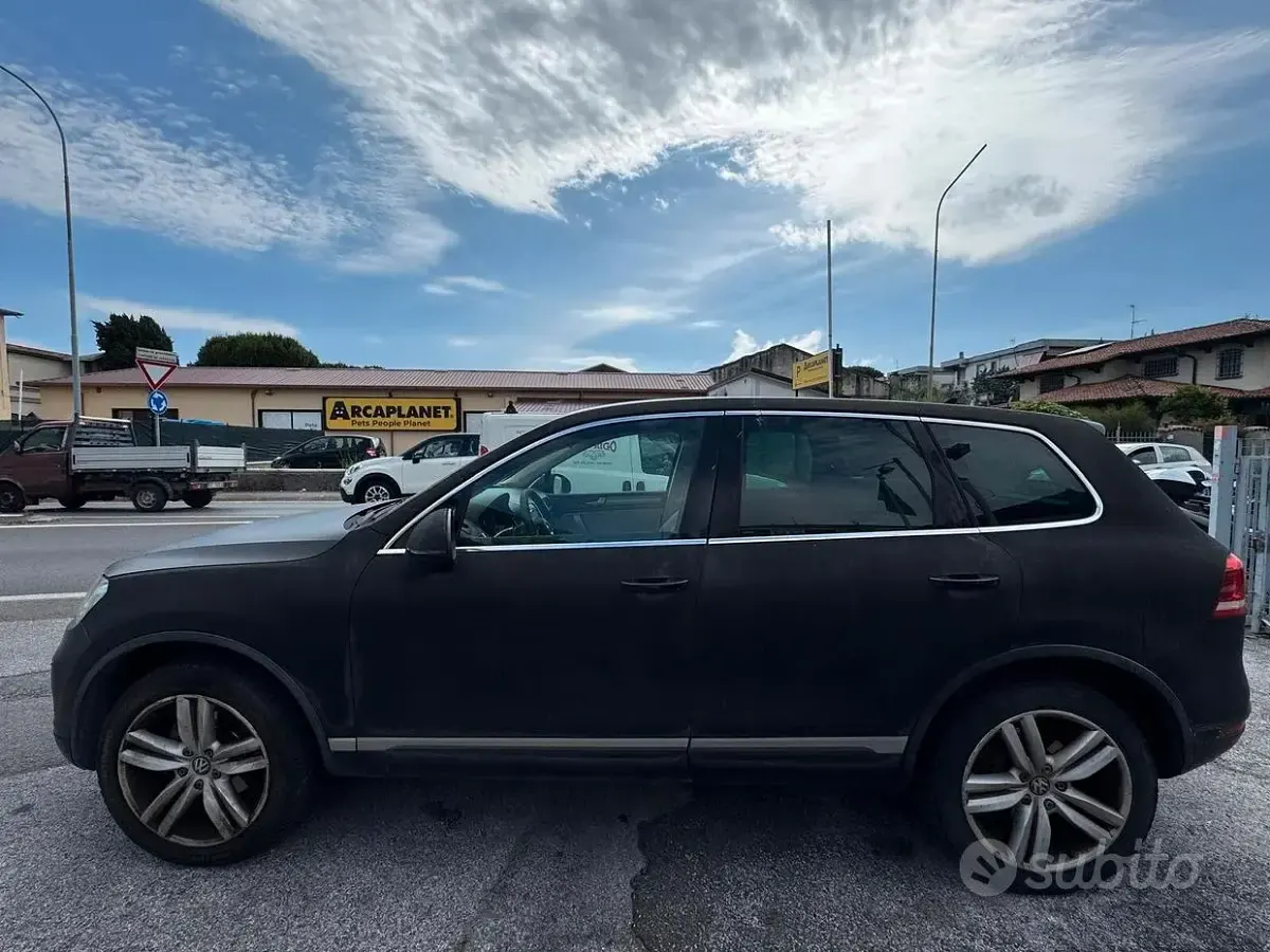 Usata VW Touareg Executive 240 CV (176 kW) 2011 Nero SUV