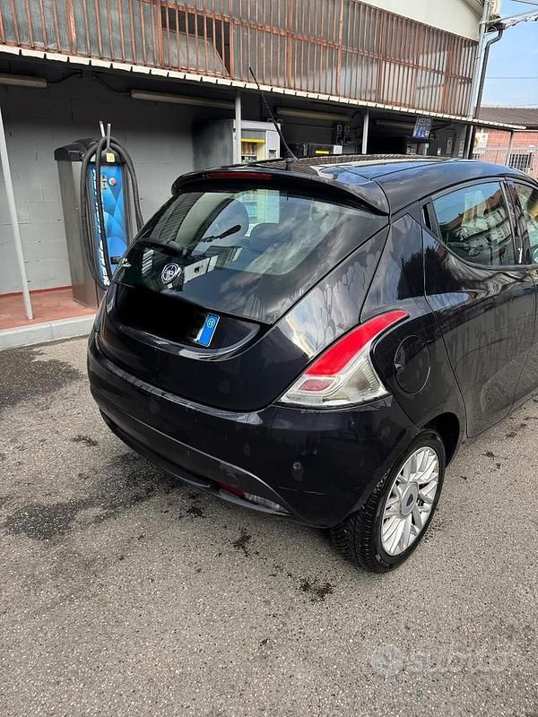 Usata Lancia Ypsilon Gold 95 CV (69 kW) 2015 Nero Utilitaria