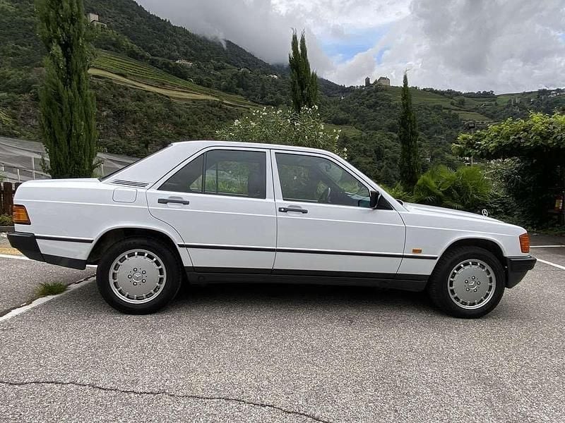Usata Mercedes 190 122 CV (89 kW) 1986 Bianco Berlina