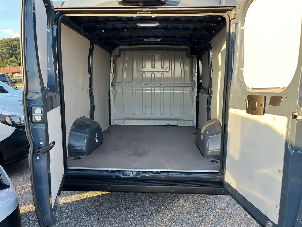 Usata Peugeot Boxer 120 CV (88 kW) 2021 Grigio Furgone