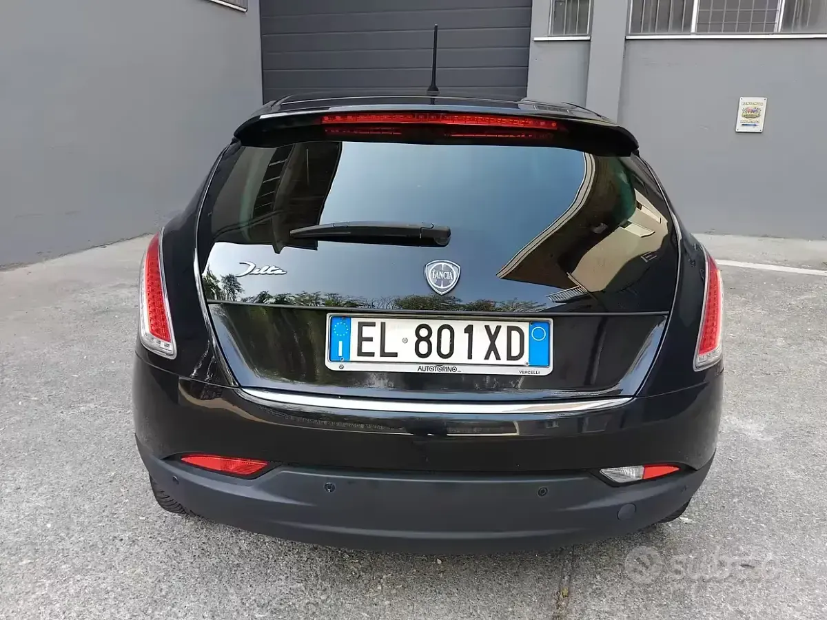 Usata Lancia Delta 120 CV (88 kW) 2012 Nero Utilitaria