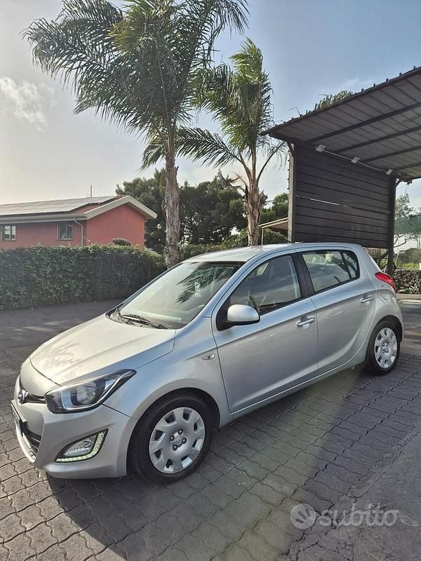 Usata Hyundai i20 Edition 77 CV (56 kW) 2012 Grigio Utilitaria