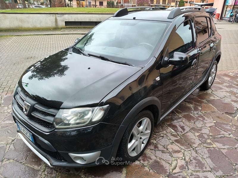 Usata Dacia Sandero Prestige 90 CV (66 kW) 2015 Nero SUV