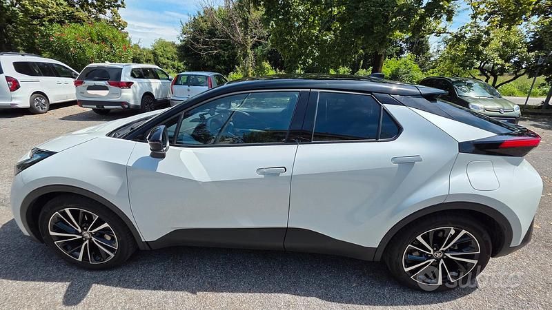 Usata Toyota C-HR Lounge 152 CV (111 kW) 2024 Bianco SUV