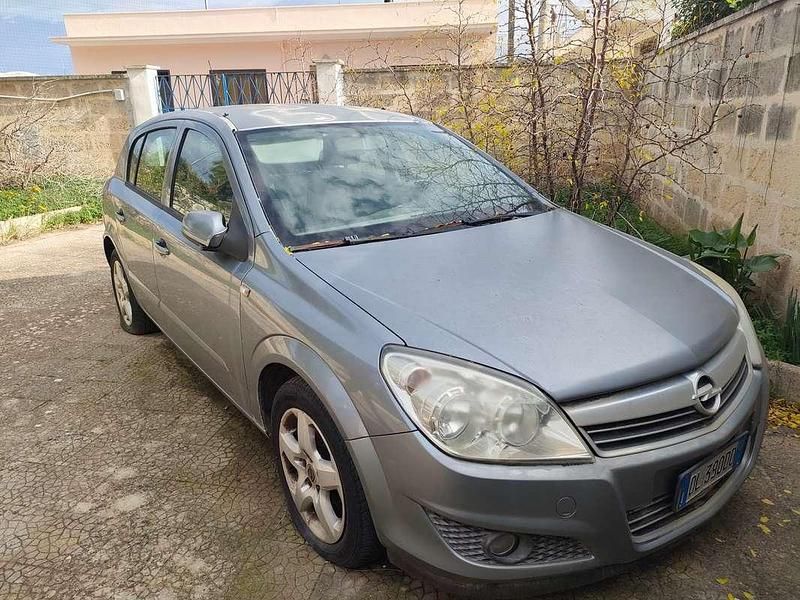 Usata Opel Astra Edition 101 CV (74 kW) 1998 Grigio Berlina