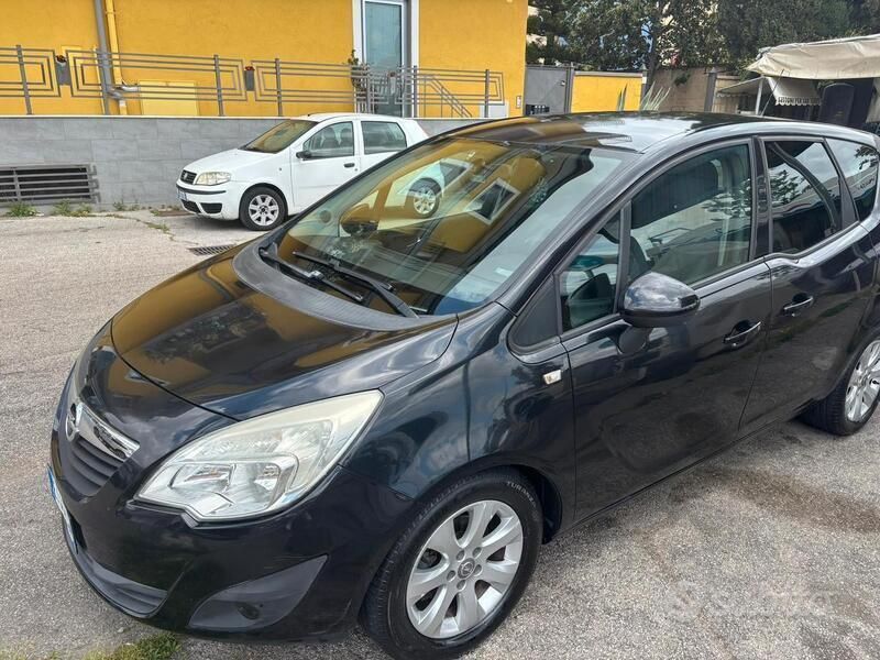 Usata Opel Meriva 95 CV (69 kW) 2011 Nero Monovolume
