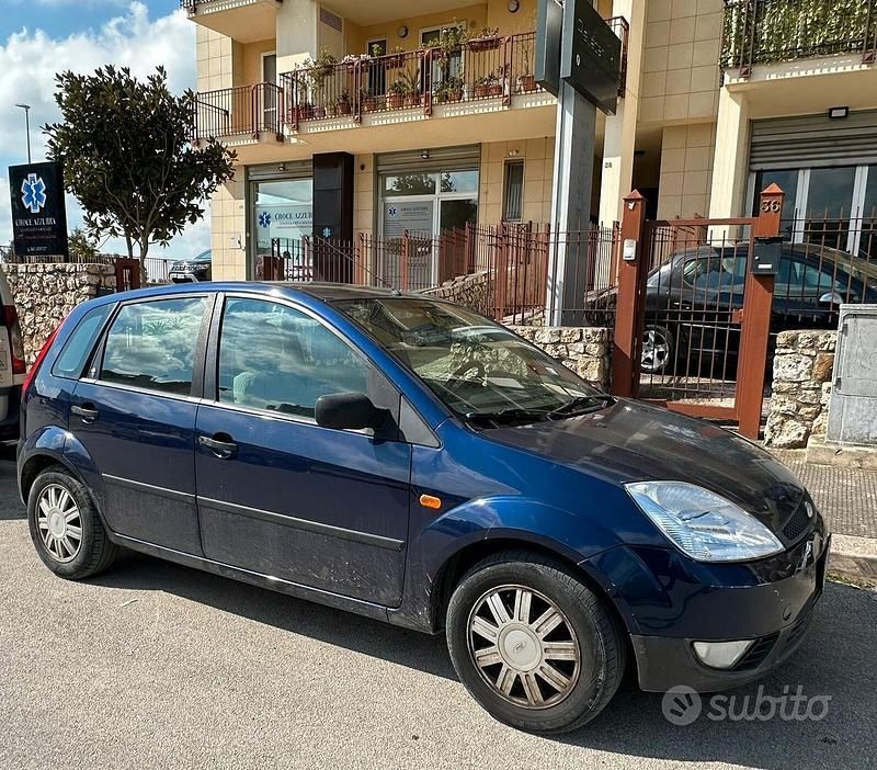 Usata Ford Fiesta 68 CV (50 kW) 2002 Blu Utilitaria
