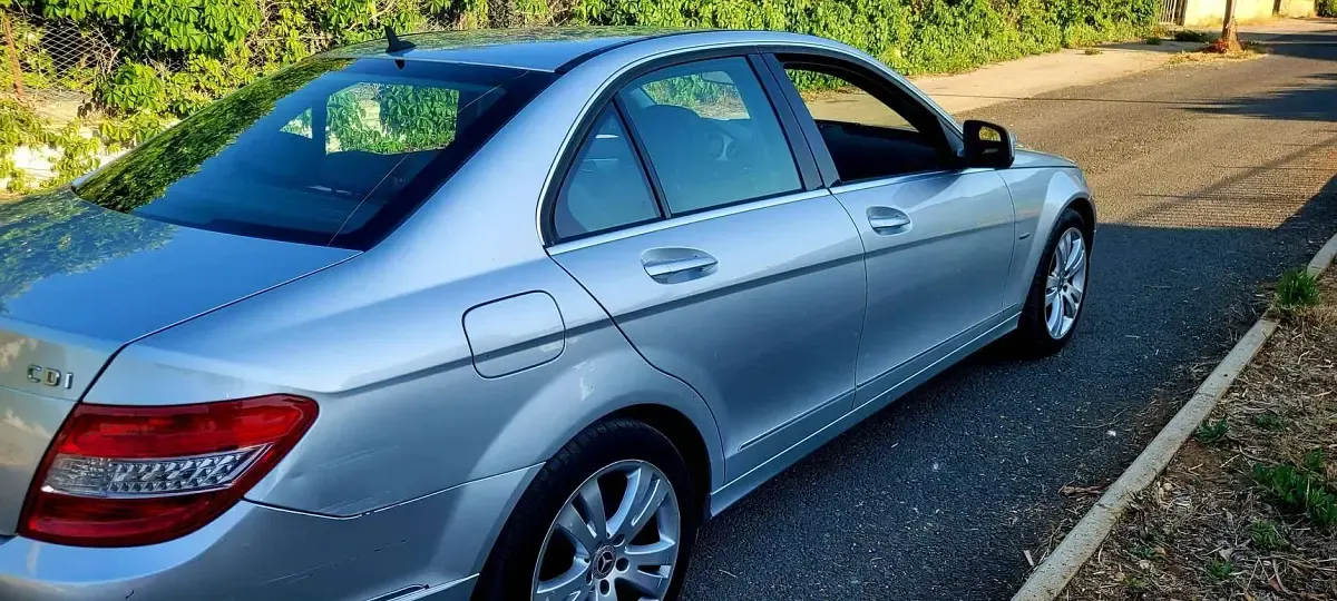 Usata Mercedes C220 Avantgarde 170 CV (125 kW) 2007 Argento Berlina
