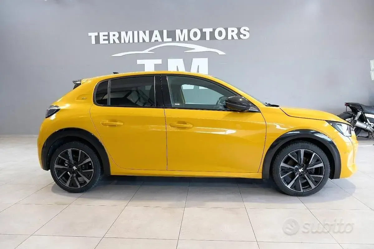 Usata Peugeot 208 GT 101 CV (74 kW) 2022 Giallo Utilitaria