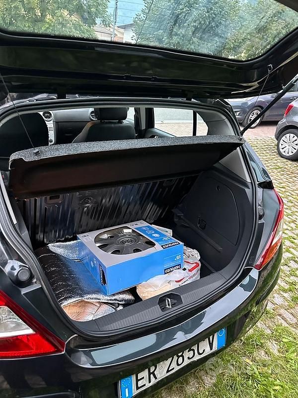 Usata Opel Corsa 52 CV (38 kW) 2013 Berlina