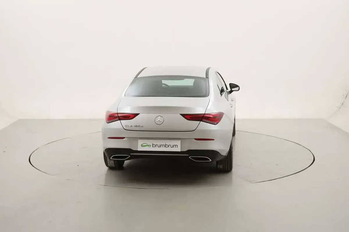 Käytetty Mercedes CLA180 116 HP (85 kW) 2021 Hopea Sedan