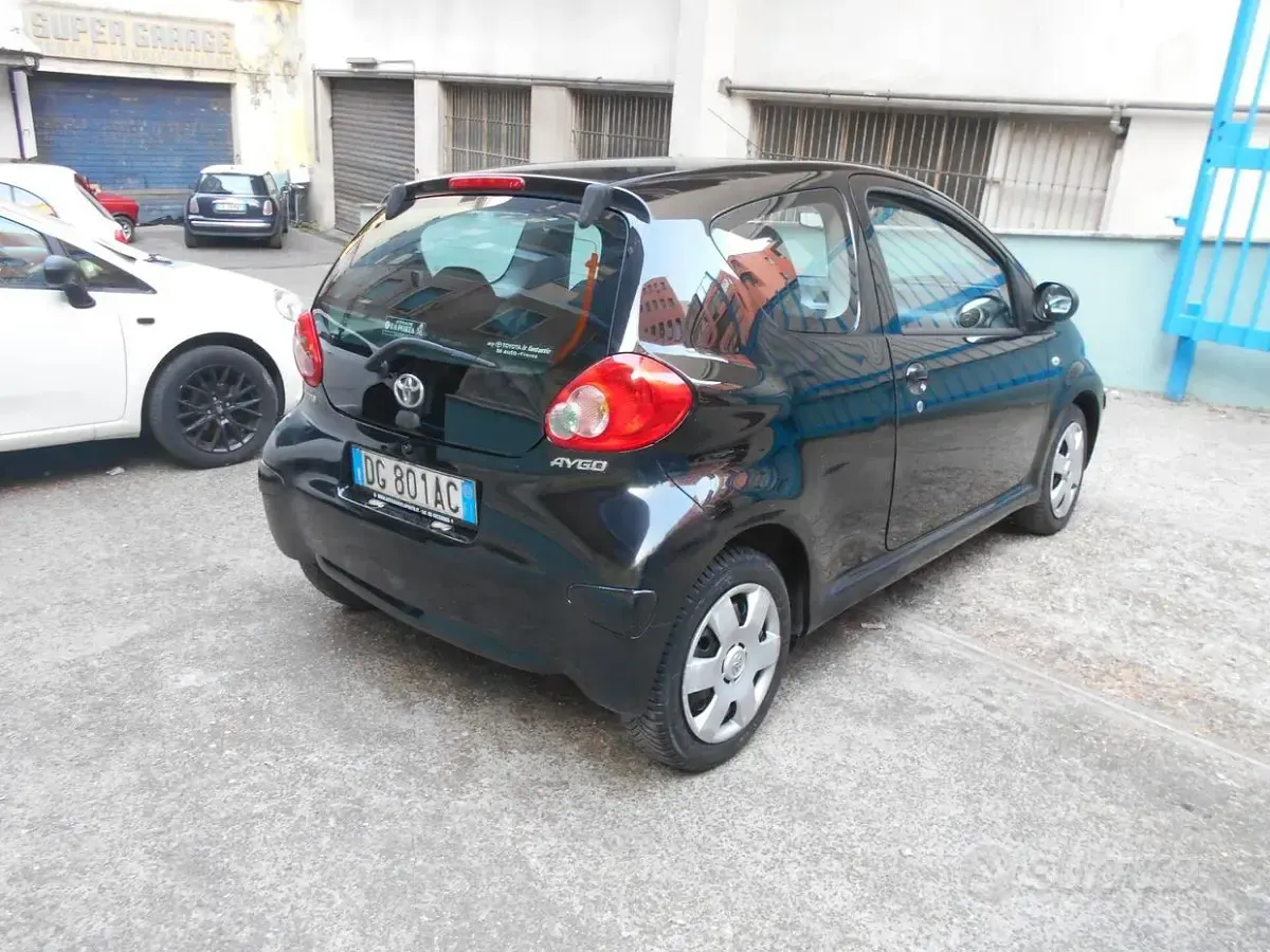 Usata Toyota Aygo 68 CV (50 kW) 2007 Nero Utilitaria