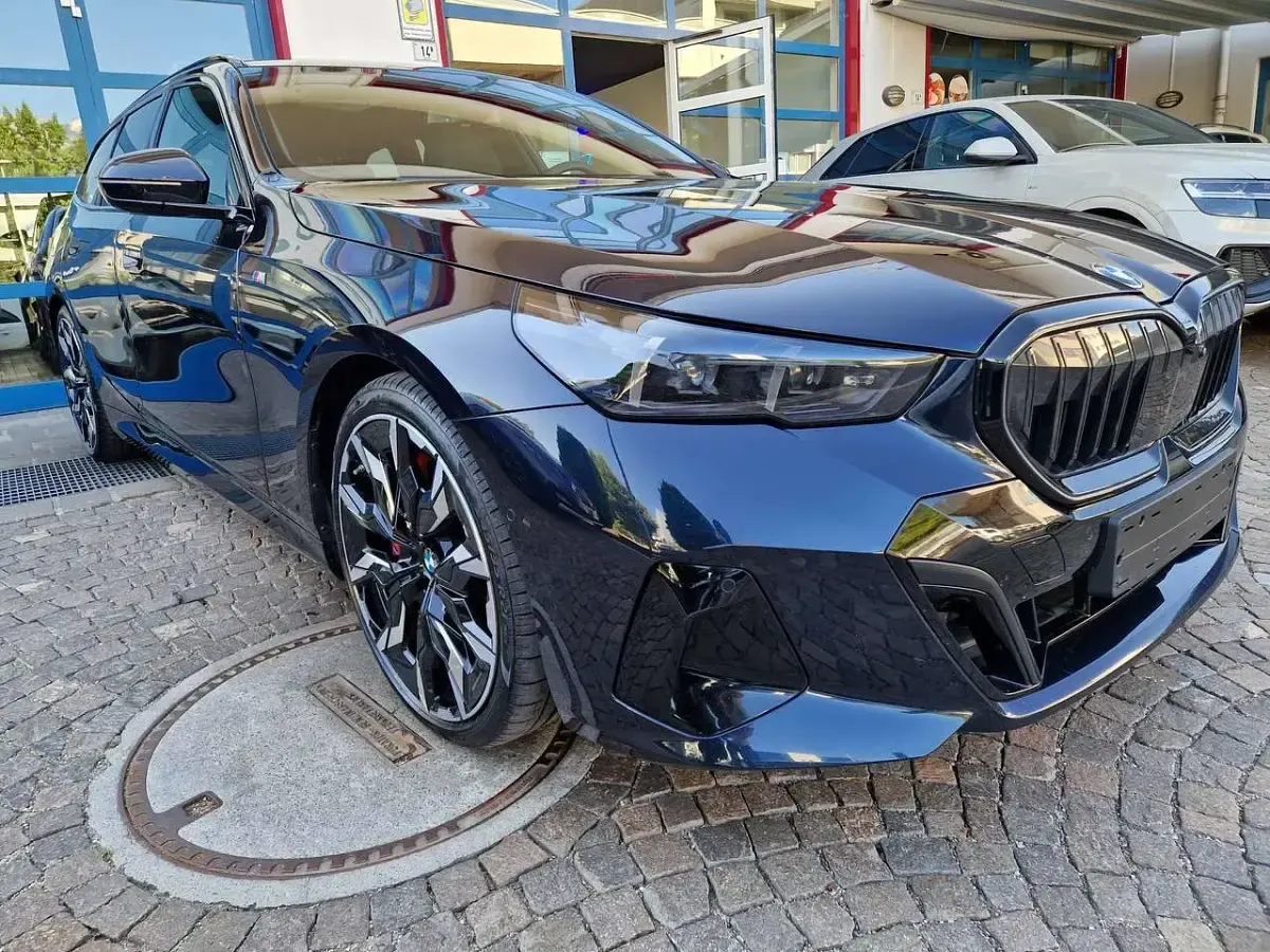 Usata BMW 540 M Sport 303 CV (222 kW) 2025 Carbonschwarz metallic Station wagon