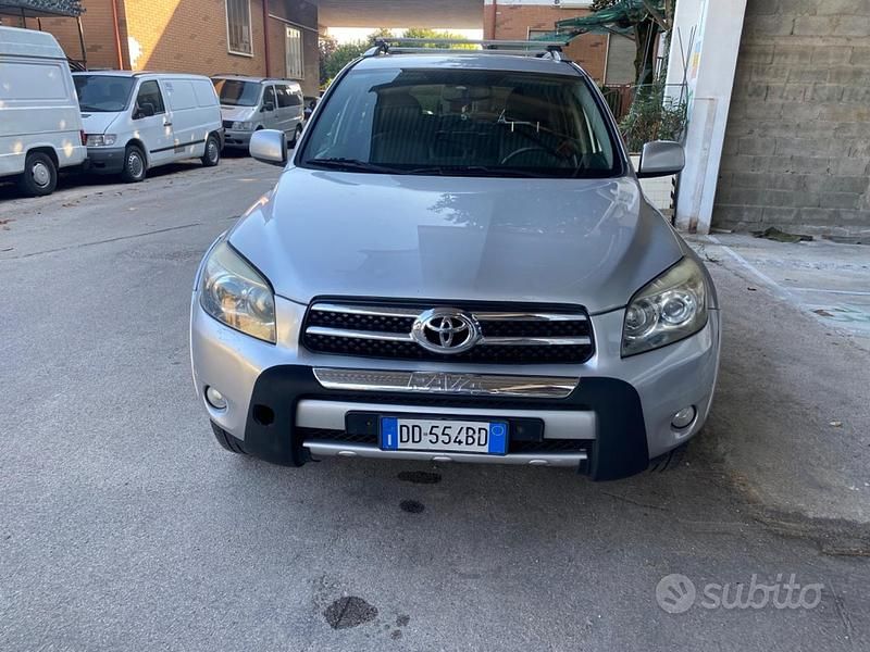 Usata Toyota RAV4 Luxury 136 CV (100 kW) 2006 Grigio SUV